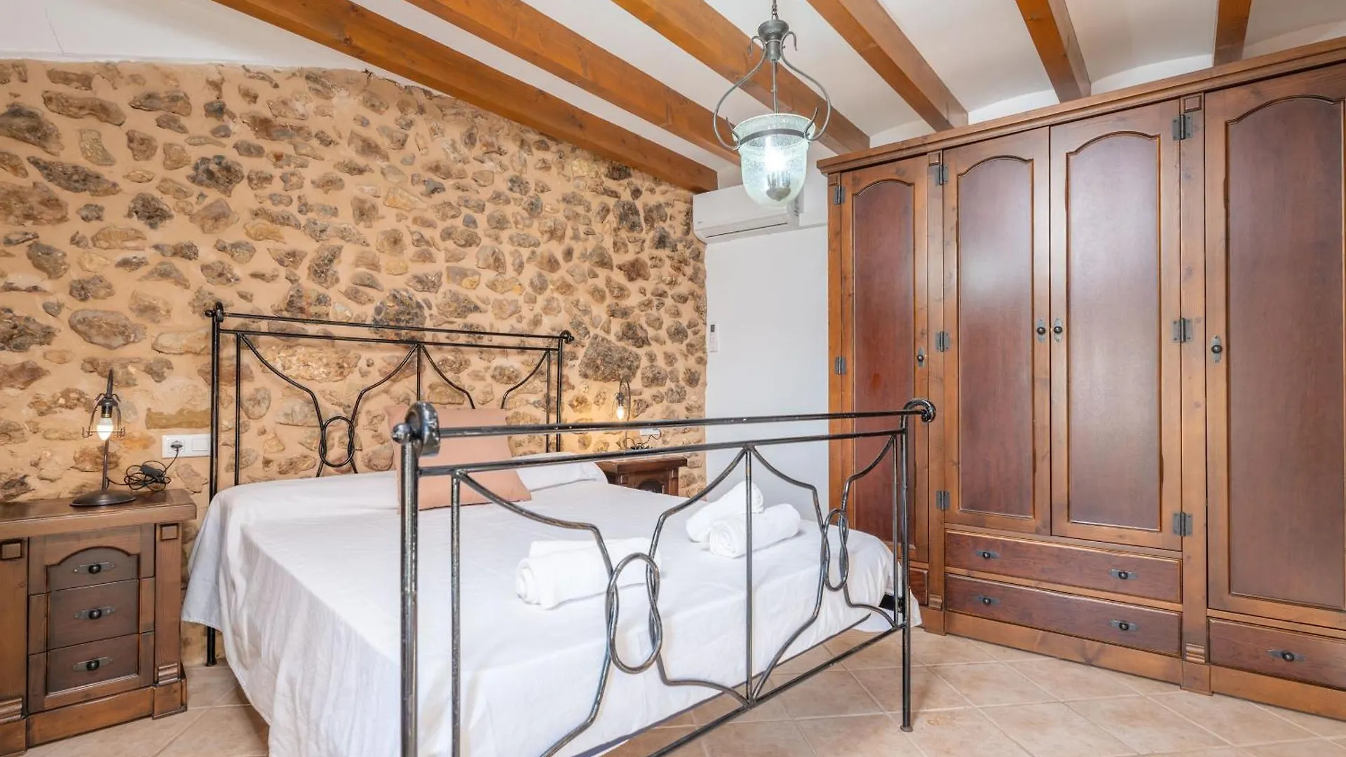 Ca N'Abrines Villa Lloseta