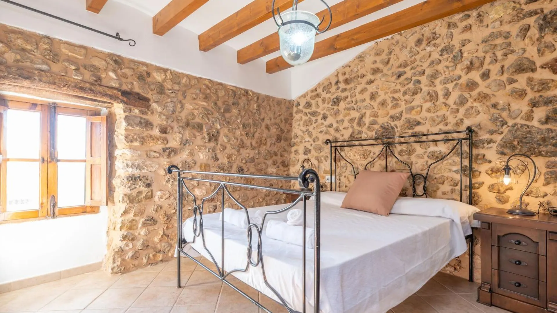 Ca N'Abrines Villa Lloseta
